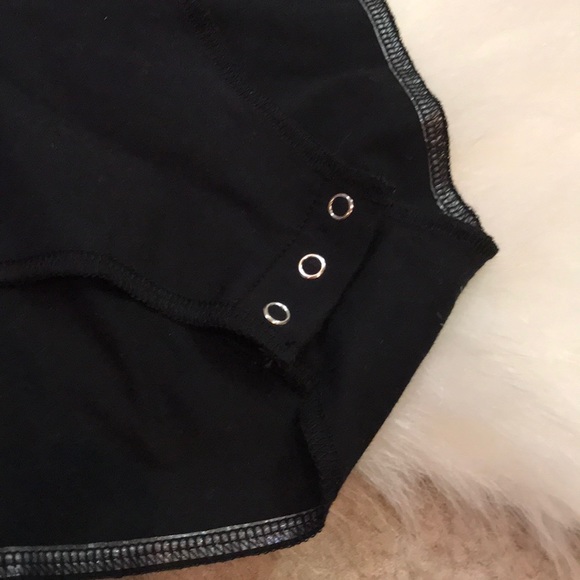 NWT Pink by VS black dog logo bodysuit sz Xsm - Picture 3 of 5